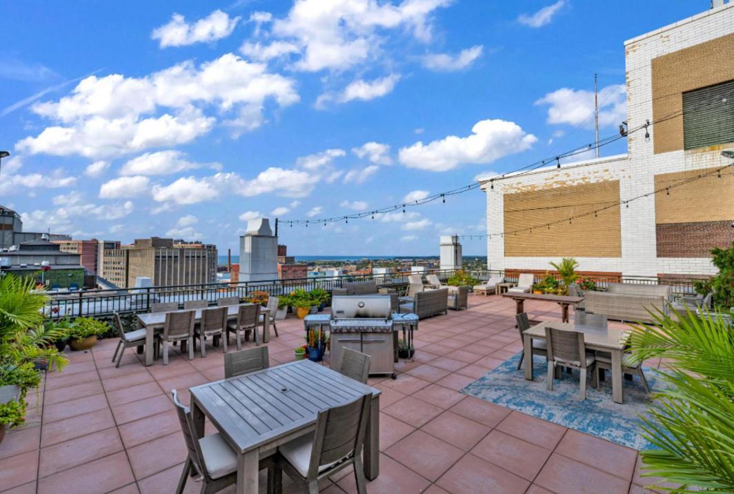 Beautiful Condo/Rooftop Patio With Free Parking Cleveland Exterior foto